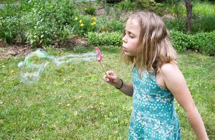 MAPPERZ Bubble Liquid Solution Bottle for Manual & Automatic Bubble Maker Toys for Kids - 700 ML (Do Not Add Water) Multicolor