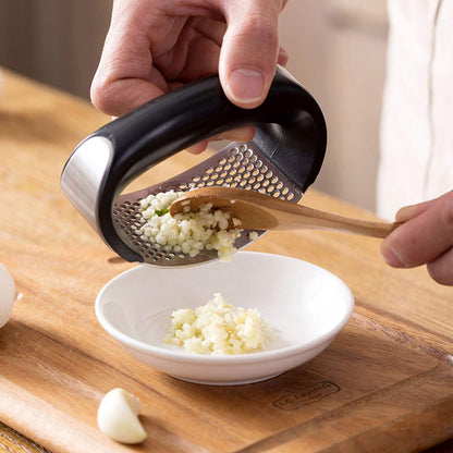 MAPPERZ Garlic Press Crusher for Kitchen/ Stainless Steel Garlic Presser/ Ginger Presser Manual Garlic Presser Curved Garlic Grinding Slicer Chopper for Kitchen